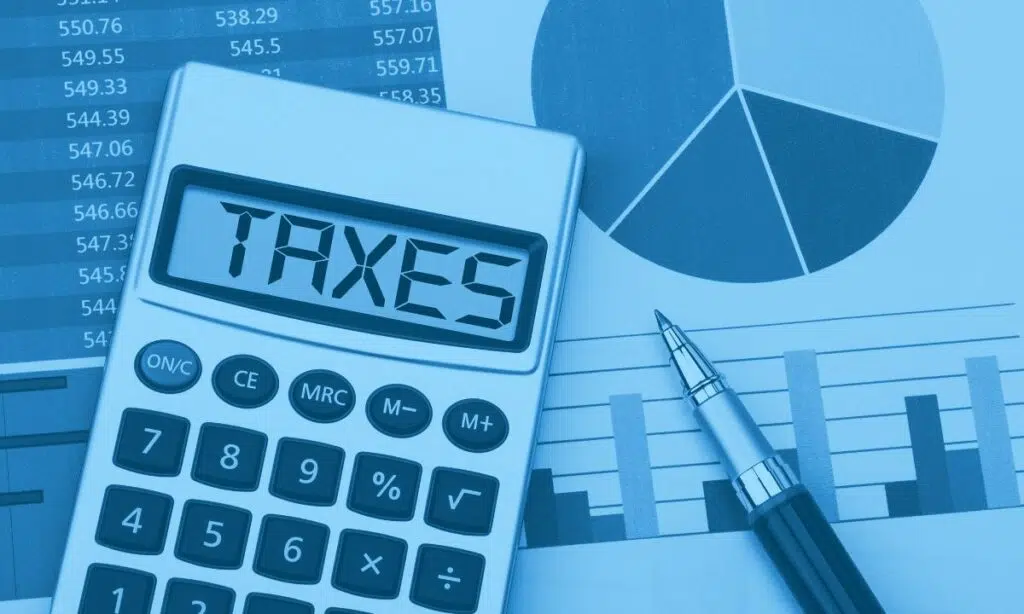 Header image with a calculator, pen, pie chart and graph